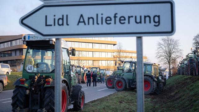 Traktor-Demo gegen Lidl: Warum die 99-Cent-Butter für Ärger sorgt
