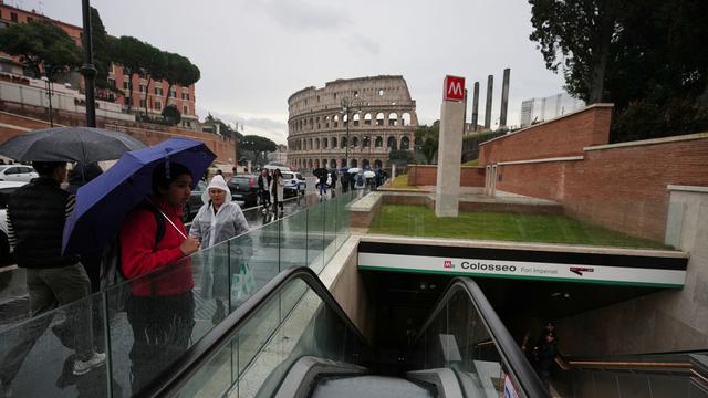 Kolosseum und Kaiserforen: U-Bahn als Museum: Zwei neue Metro-Stationen im Herzen Roms