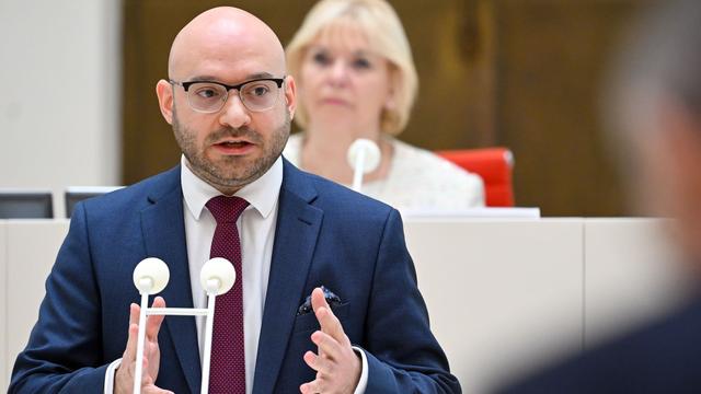 Aufnahme von Flüchtlingen: Landtag beschließt Gesetz für Einrichtungen für Asylsuchende