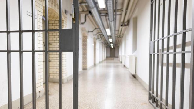 Hannover: Mann bedrohte Frauen mit Waffe – Gesuchter Mann in Haft