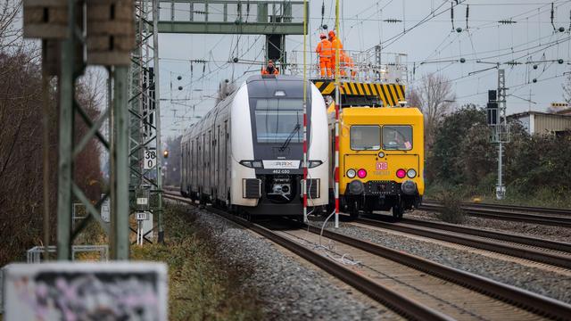 Bahn: Wichtige Bahnstrecke im Rheinland gesperrt - Zug evakuiert