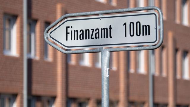 Finanzämter: "Weihnachtsfrieden" für säumige Steuerzahler in Brandenburg