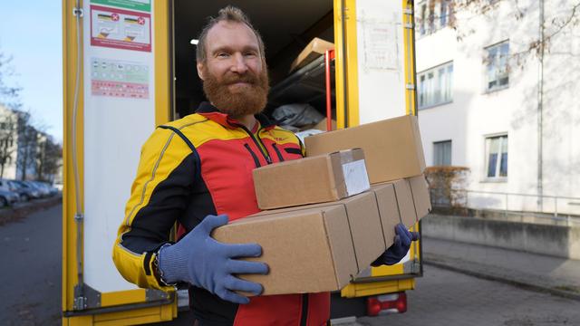 Paketboten am Limit: Zusteller im Weihnachtsstress: 
