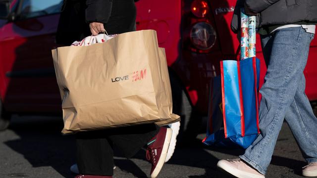 Handel: Kunden halten sich in Sachsen bei Weihnachtseinkäufen zurück