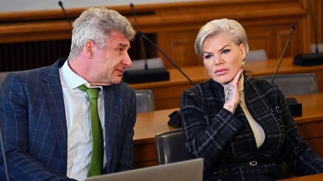 Berufungsprozess: Hitlergruß gezeigt? - Melanie Müller weist Vorwurf zurück