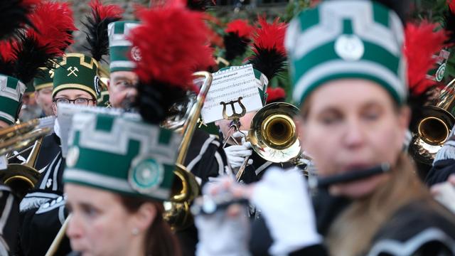 Bergparaden: Große Bergparade in Annaberg-Buchholz bei mildem Wetter