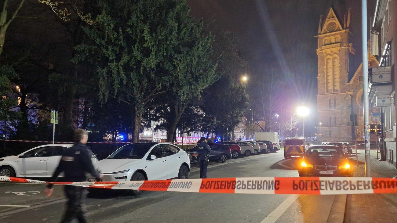 Polizeieinsatz: Auto fährt in Baustelle – was wir wissen und was nicht