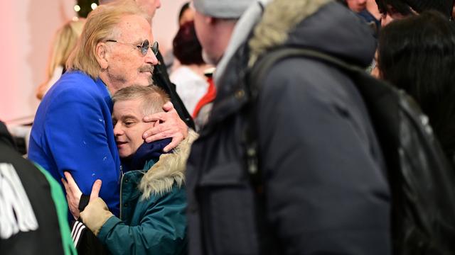 Arme und Obdachlose: Gans und Geschenke: Frank Zander empfängt Hunderte Gäste