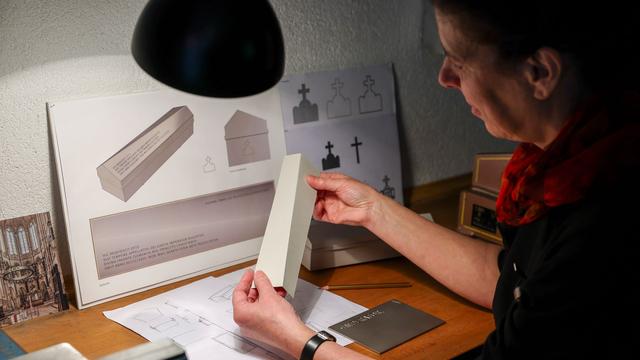 Geschichte: Sarg für Otto: Eine Künstlerin vor der Aufgabe ihres Lebens