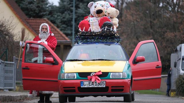 Brauchtum: Weihnachtsmann will Sonnenschein in den Winter bringen