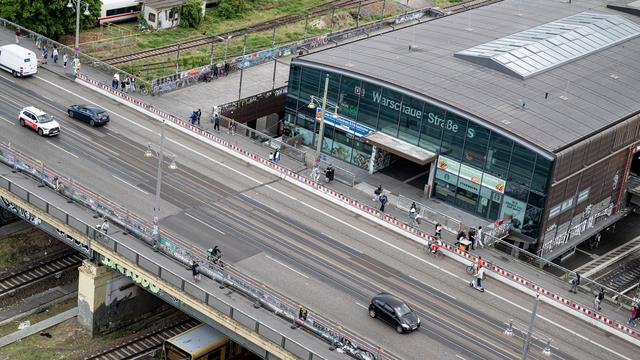 Feuerwehreinsatz: S-Bahnhof Warschauer Straße: Entwarnung nach Brandalarm