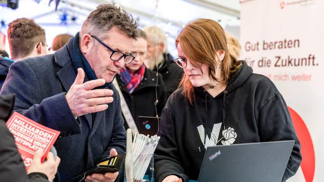 Strukturwandel: In Cottbus suchen viele Unternehmen händeringend nach Personal.