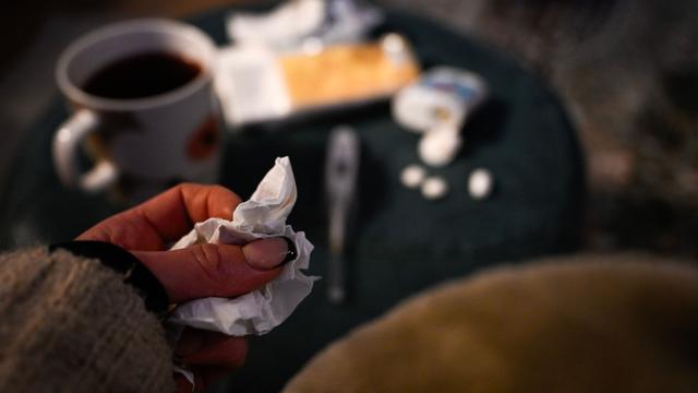 Infektionszahlen: Grippefälle steigen – Corona erstmals in Saison rückläufig