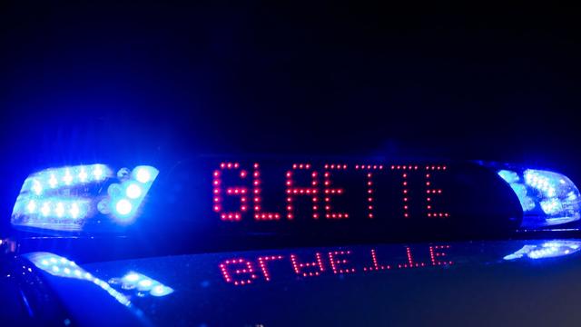 Unfälle: Verkehrsunfälle wegen glatter Straßen in Schleswig-Holstein