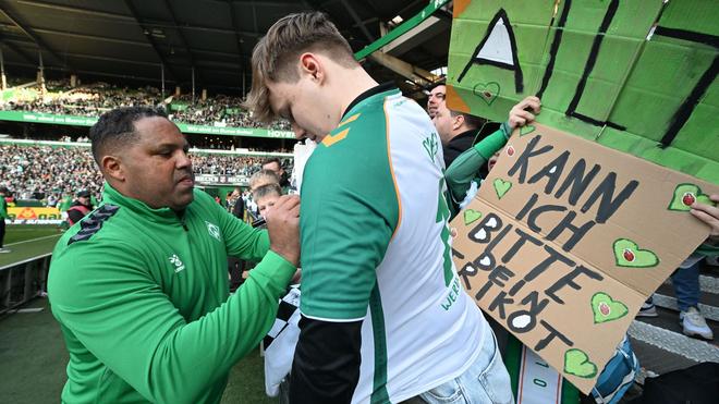 Fußball-Bundesliga: Fan-Liebling in Bremen: Der Brasilianer Ailton beim Abschiedsspiel von Diego. (Archivbild)