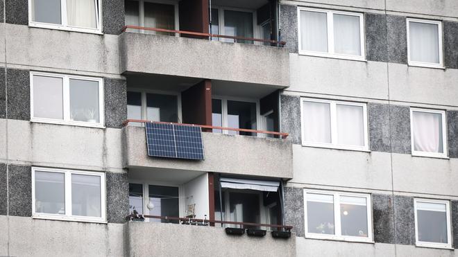Strom aus Sonnenlicht: Die Geräte sind nach Angaben der Branche beliebt, weil Käufer sie selbst in Betrieb nehmen könnten und die Anschaffungskosten vergleichsweise niedrig seien. (Archivbild)