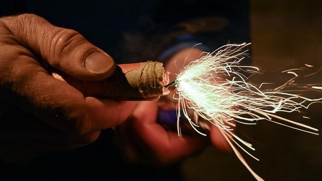 Silvester im Anflug: Beim Einkauf von Feuerwerkskörpern ist Vorsicht geboten. (Symbolbild)