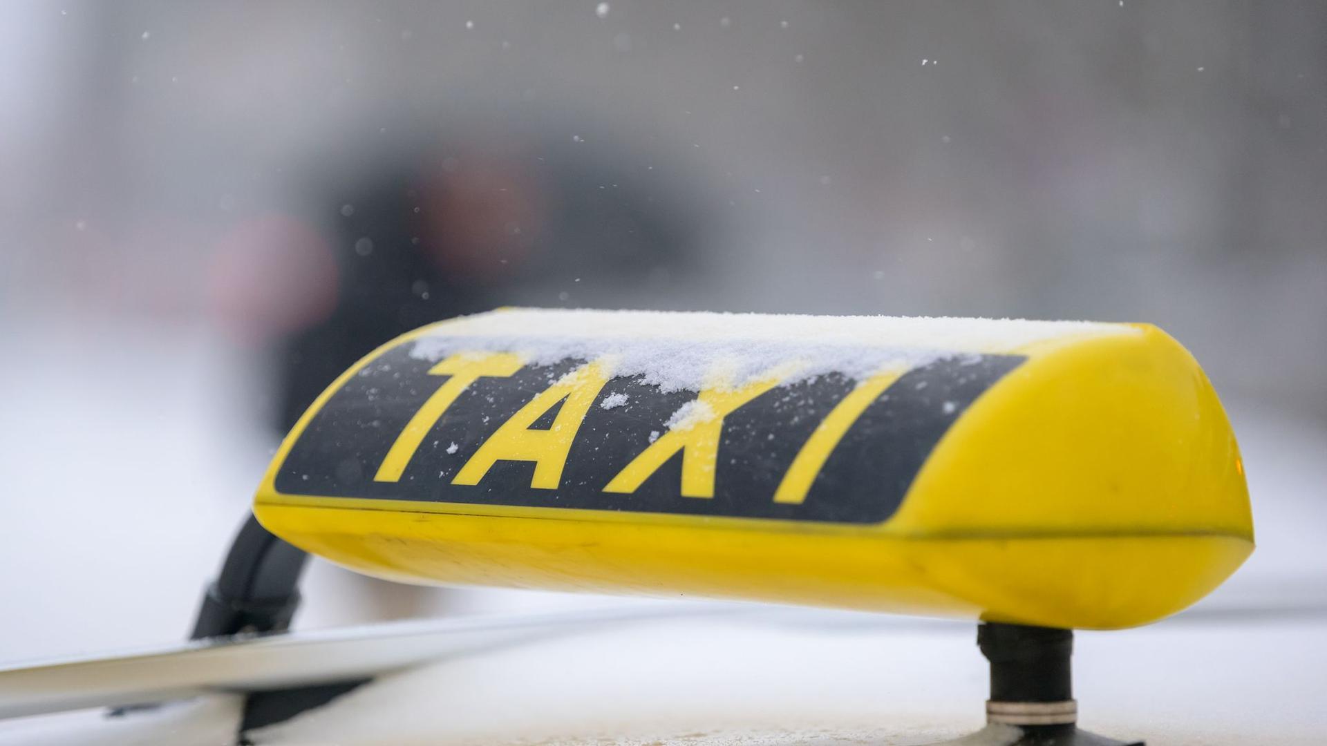 Kriminalität: Taxifahrer in Bremen mit Messer bedroht und ausgeraubt