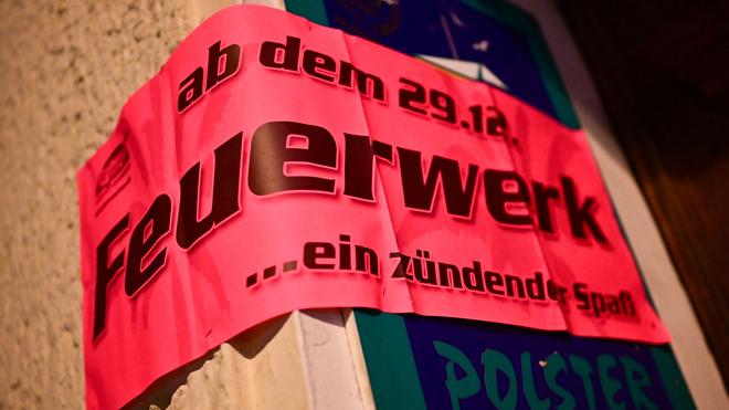 Feuerwerk: 330 Kilo Feuerwerkskörper hat die Polizei bei einem Berliner beschlagnahmt.