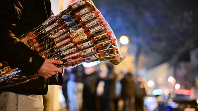 Silvester: Seit dem frühen Morgen und bis einschließlich Mittwoch darf in Deutschland Silvesterfeuerwerk verkauft werden.