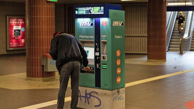 ÖPNV: Fahrten mit Bussen und Bahnen werden teurer. (Archivbild)