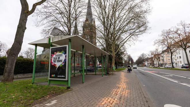 Mehrere Verletzte: Ermittlungen zu Vorfall mit Auto dauern an. (Archivbild)