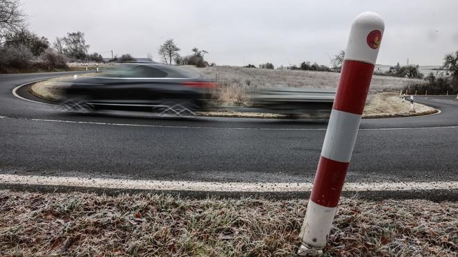 Wetter: Glatteis und Dauerfrost bestimmen den Wochenstart in NRW. (Symbolfoto)