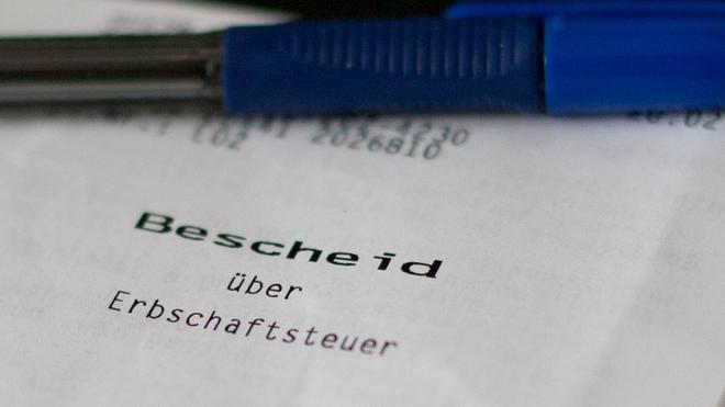 Steuergerechtigkeit: Die Stadt Hamburg nimmt nach Senatsangaben trotz der vielfach kritisierten Verschonungsregeln immer mehr Erbschaft- und Schenkungsteuer ein. (Symbolbild)