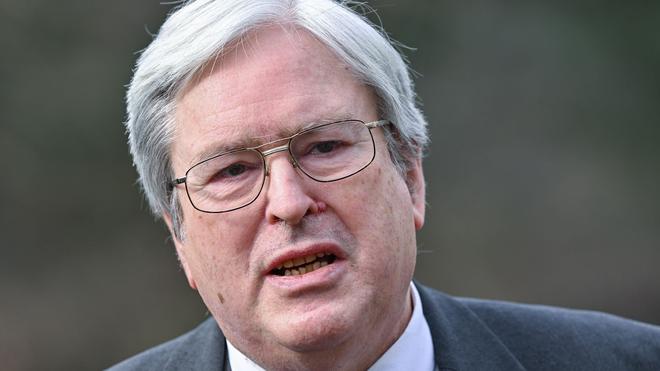 Mögliche Interessenkonflikte: Er wurde auch «Mr. Tesla» genannt: Ex-Wirtschaftsminister Jörg Steinbach. Eine Beratertätigkeit bei einer Anwaltskanzlei wurde ihm wegen möglicher Interessenkonflikte untersagt.