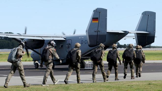 Bundeswehr: Hinter feindlichen Linien abspringen und Spezialaufträge ausführen: Fallschirmjäger gelten als Elitetruppe. (Symbolbild)