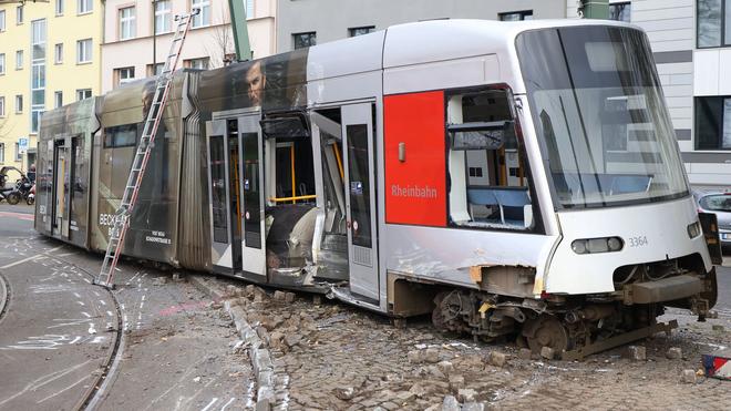 Unfall: Die Ursache für den schweren Straßenbahnunfall in Düsseldorf scheint geklärt. (Archivbild)