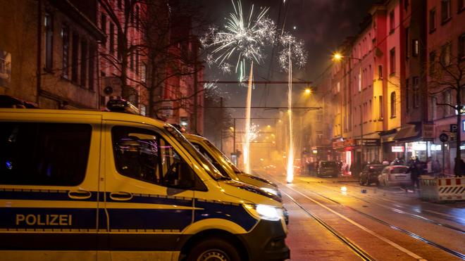 Jahreswechsel: Polizeiaufgebot wird für Silvesternacht aufgestockt. (Archivbild)