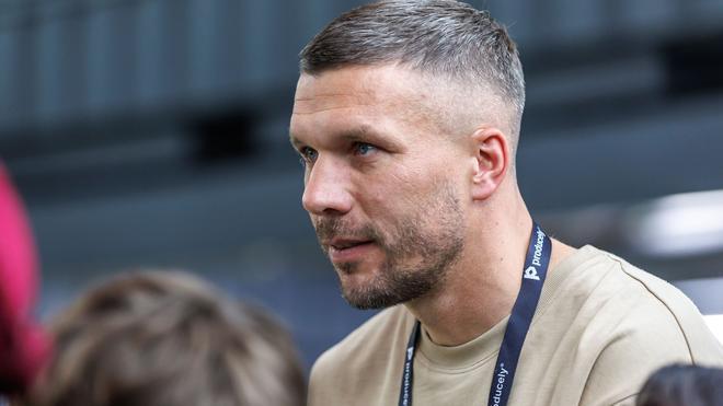 Fußball-Weltmeister von 2014: Lukas Podolski richtet bewegende Worte an seine gestorbene Oma. (Archivbild)