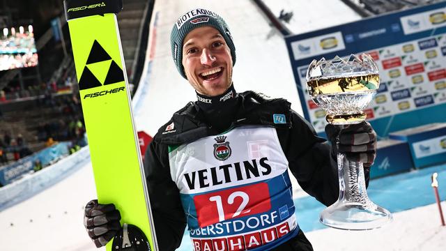 Vierschanzentournee: Jubel über Podest: Hoffmann profitiert von Disqualifikation