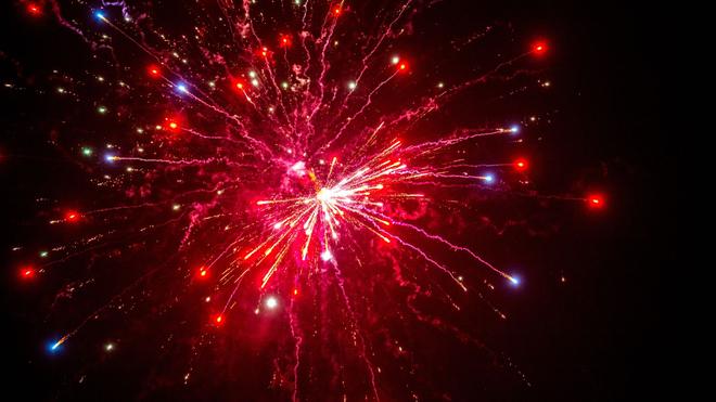 Jahreswechsel: Silvesterfeuerwerk ist umstritten - in Rheinland-Pfalz geben die meisten Politiker und auch Prominente kein Geld mehr für Raketen und Böller aus. (Symbolbild)