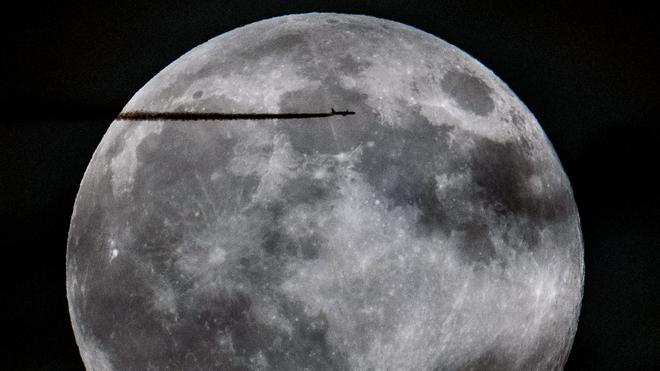 Globale Raumfahrt-Pläne: Seit Jahren schon läuft zwischen Raumfahrtnationen ein neuer Wettlauf zum Mond. (Archivbild)