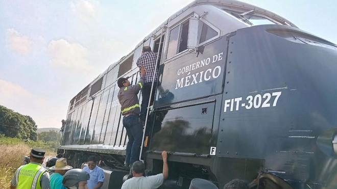 Emergencies: The train connects the Pacific with the Gulf of Mexico.