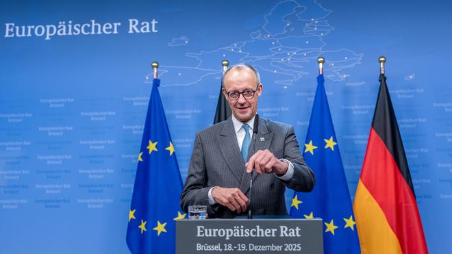 Außenpolitik: Stärkung des Zusammenhalts Europas: Das ist mit 54 Prozent mit Abstand das Thema, um das sich die Bundesregierung von Kanzler Friedrich Merz (CDU) im neuen Jahr besonders kümmern sollte.