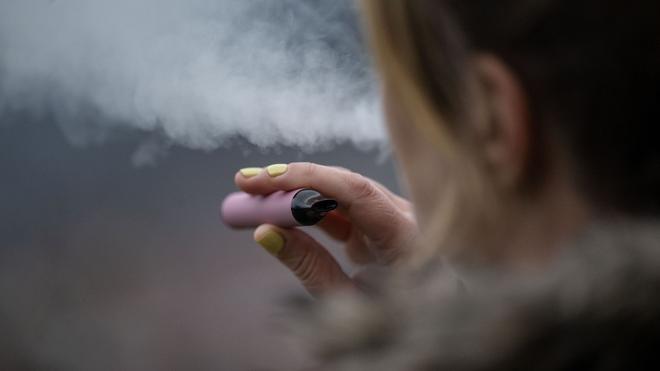 Rauchen: Gerade bei jungen Menschen sind E-Zigaretten beliebt.