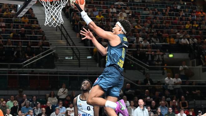 Basketball-Bundesliga: Nicholas Tischler von den EWE Baskets Oldenburg in Aktion.