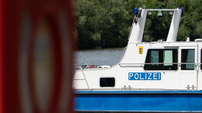 Bootsunglück: Starke Wellen haben wohl zwei Boote auf dem Rhein zum Kentern gebracht. (Archivbild)