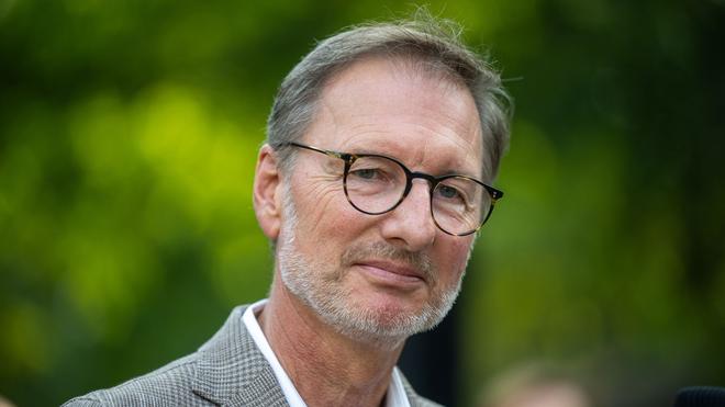 Böllern in Berlin: Zoodirektor Andreas Knieriem spricht sich angesichts der Lärmbelastung für Tiere an Silvester für ein generelles Böllerverbot aus. (Archivbild)