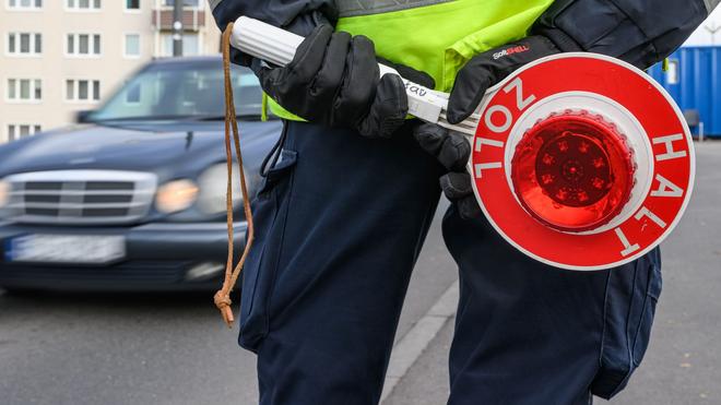 Feuerwerk: Mehr als eine halbe Tonne illegale Pyrotechnik stellte der Zoll im Juni auf einen Schlag am Grenzübergang Pomellen sicher. (Symbolbild)