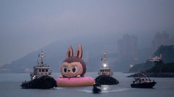 Was angesagt war als Abc: So sieht ein Labubu aus: Hier als große aufblasbare Figur in Hongkong. (Archivbild)