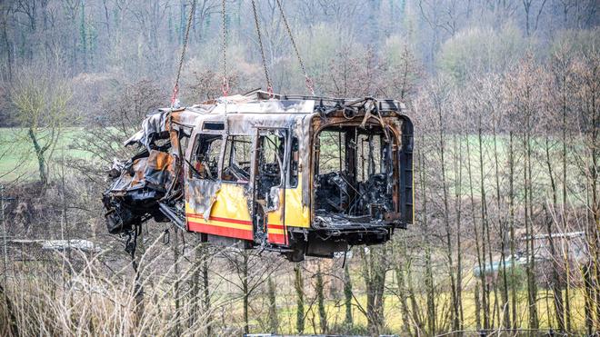 Polizeimeldungen: Die Stadtbahn ist vom Feuer entstellt. (Archivbild)