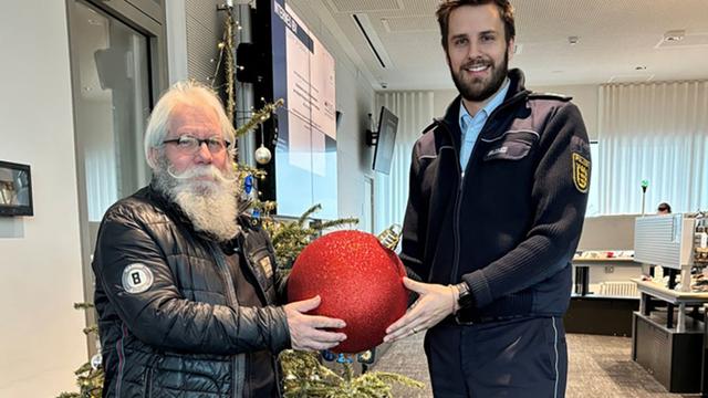 Weihnachten: Gestohlene Weihnachtskugel taucht bei Polizei auf