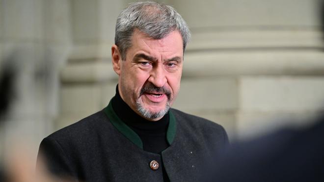 CSU-Chef: Nach seiner Operation mit Krücken zurück im Büro: Bayerns Ministerpräsident Markus Söder (CSU). (Archivbild)