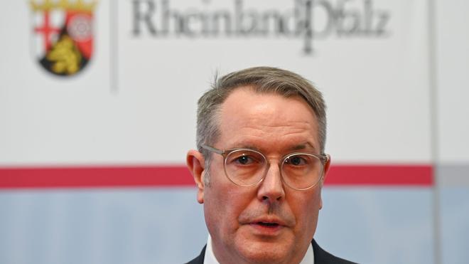 Neujahrsansprache: «Es gibt viele Menschen, die andere im Blick haben und die ihre Hand reichen», sagt Ministerpräsident Alexander Schweitzer (SPD).