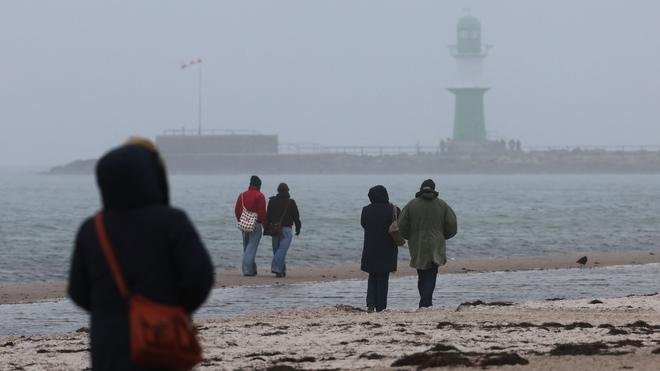 Wetter: Die Silvesternacht und Neujahr bringen im Norden Regen, Wind und vereinzelt Schnee. (Symbolbild)