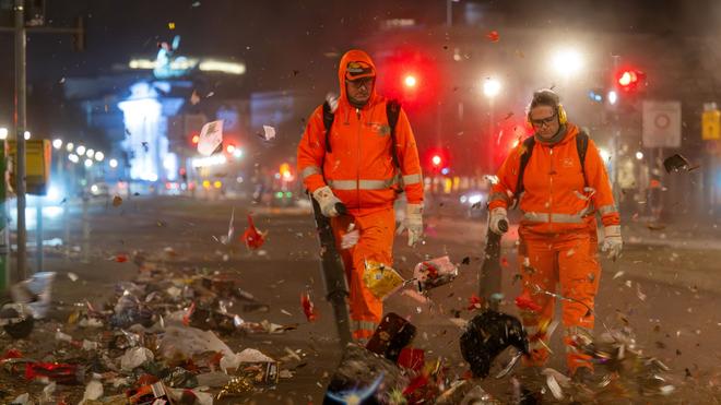 BSR: Die Stadtreinigung kümmert sich am Neujahrstag um das Aufräumen an bestimmten Schwerpunkten in Berlin. (Archivbild)